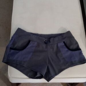 Oiselle gym/ running shorts with zipper pockets size small